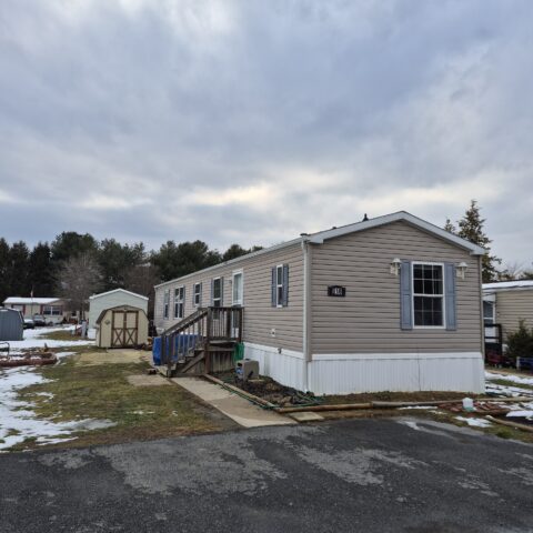 Beautiful 2/2 16×70 home located in Hunter’s Run!